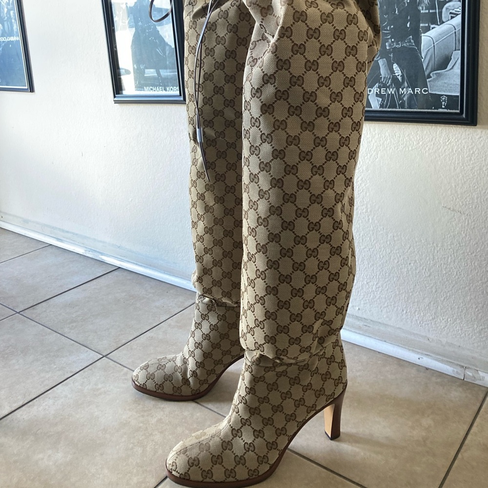 New Authentic womens Gucci knee hi boot size 39.5 size 9.5 US
